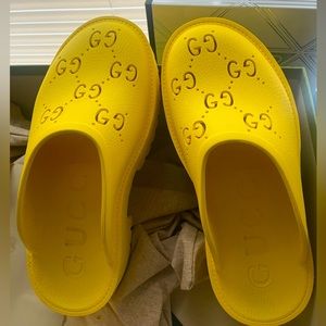 Worn once Gucci clogs